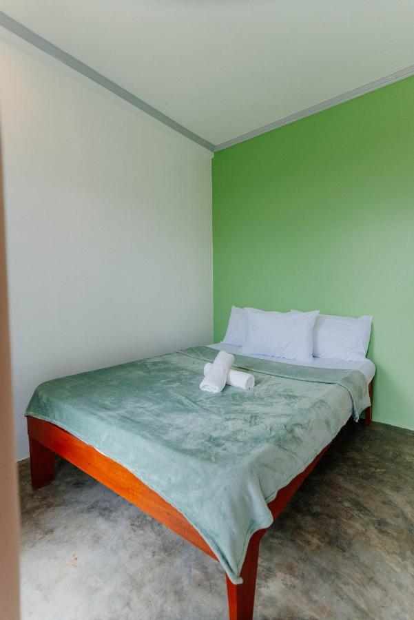 Kawayan Hostel Генерал-Луна Экстерьер фото