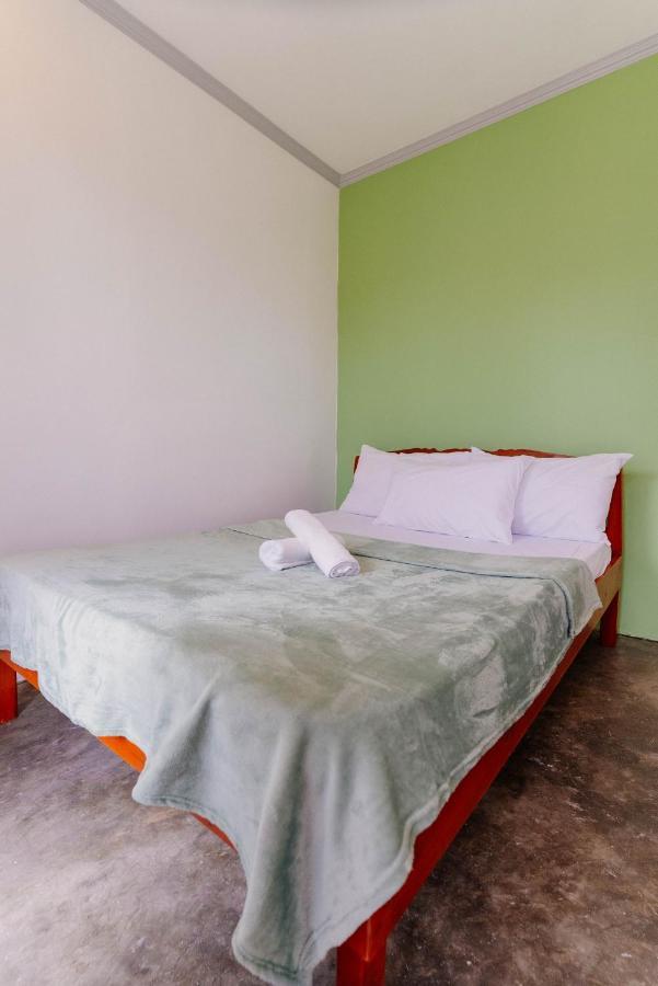 Kawayan Hostel Генерал-Луна Экстерьер фото